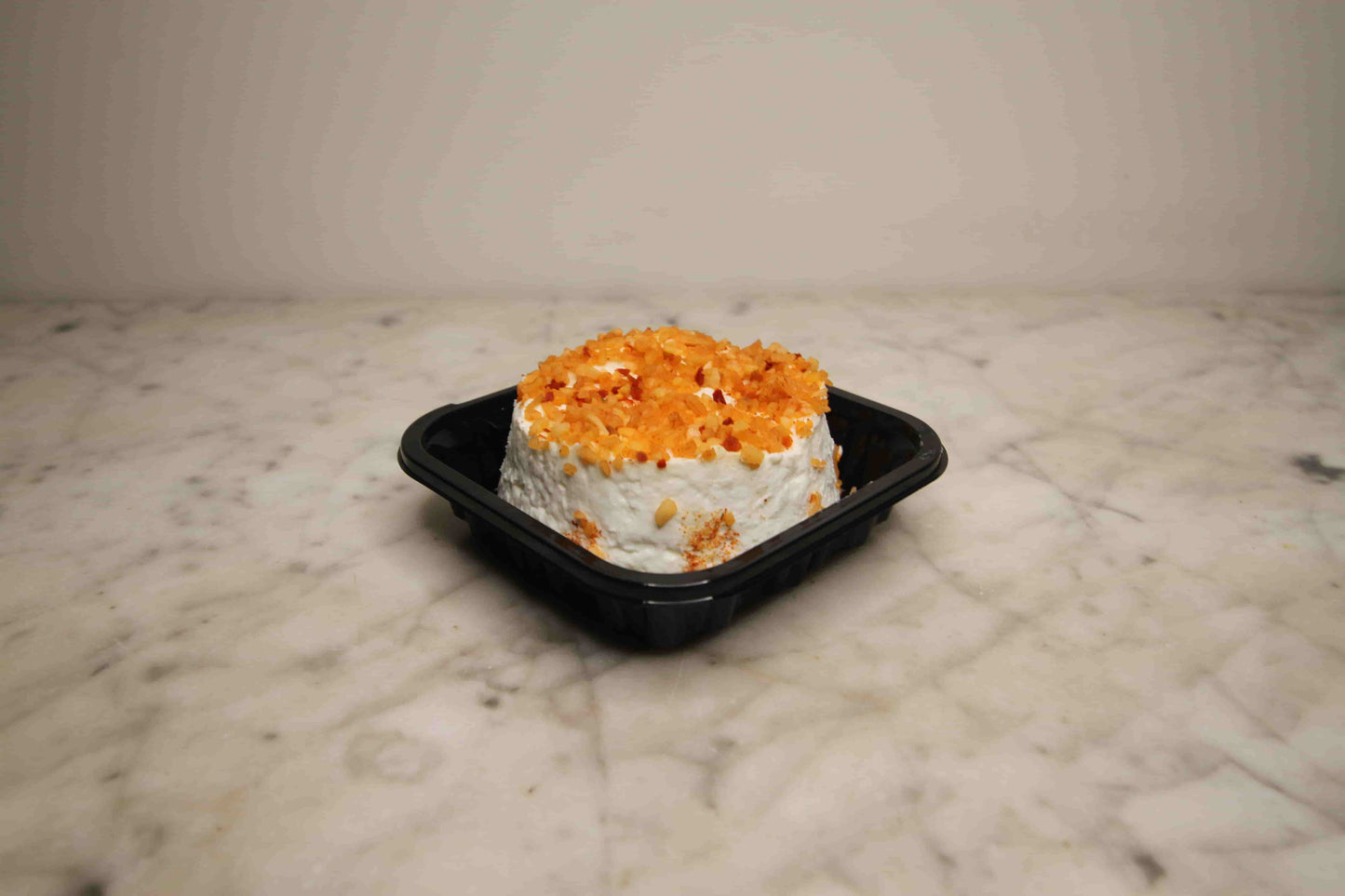 Fromage frais de chèvre aux poivrons et paprika (150g) Crèmerie Jessie Derkenne - Chèvrerie du Hauty - Mondrepuis